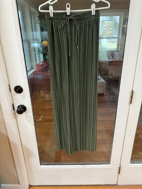 Olive Green Pleated Wide-Leg Pants